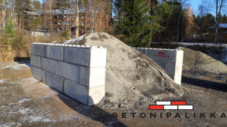 Esimerkiksi hiekkasiilot! Tämä myös katettuna, kysy lisää..