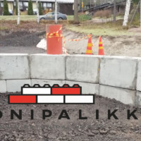 Kaareva seinä. Kuvassa vielä työ kesken.